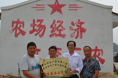 黄冈市水产技术推广站与润德家庭农场签订虾类技术指导协议，助力龙虾养殖高质量发展